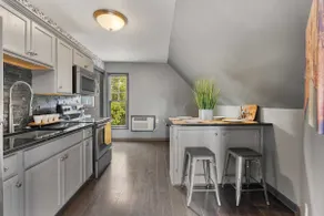 Private Penthouse +Balcony Overlooking 39th Street - Image 5