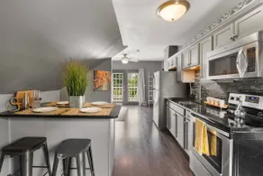 Private Penthouse +Balcony Overlooking 39th Street - Image 2