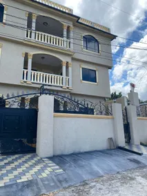 Cosy 2 Bedroom 2 bath located in Duncan’s Hill - Image 3
