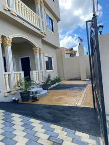 Cosy 2 Bedroom 2 bath located in Duncan’s Hill - Image 4