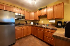 ✔Pets✔ ♕King Bed/Bath/Kitchen ♨Hot Tub♨ w views 🏞 - Image 3