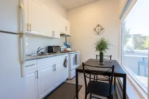 Cute 1-bedroom unit. Walk to the Falls. Park free. - Image 5