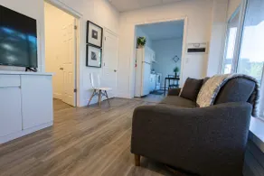 Cute 1-bedroom unit. Walk to the Falls. Park free. - Image 4