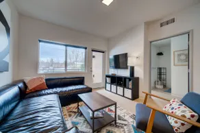Luna Lodge Walkable to Downtown and indoor parking - Image 2
