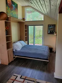Spacious one bedroom plus Bungalow off O'Keefe Creek - Image 3