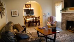 The Playhouse: Peaceful, convenient 2 bedroom - Image 2