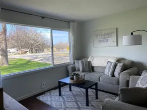 Entire modern home in Arnolds Park - Image 4