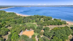 Lakefront estate for 18 w/ kayaks & disc golf - Image 2