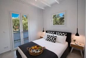 High-end Luxury Apartment & Convenient Location - Image 3