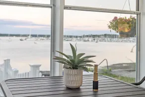 Portside Suite • Beachside Close to Airport - Image 2