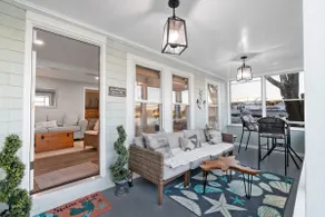Portside Suite • Beachside Close to Airport - Image 3