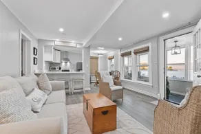Portside Suite • Beachside Close to Airport - Image 4