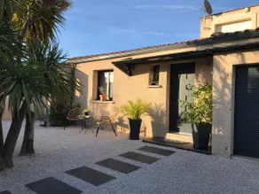 COMFORTABLE VILLA BETWEEN SEA AND POND. - Image 2