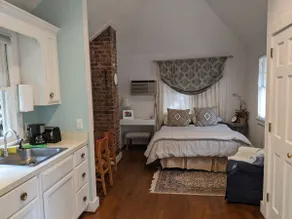Studio Carriage House - Comfy, Private, Easy - Image 4