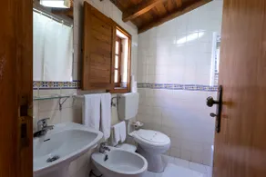 Mountain house with fireplace - Image 4
