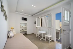 Standard Quadruple Room *Vinas Place* - Image 2