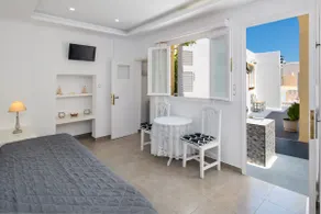 Standard Quadruple Room *Vinas Place* - Image 5