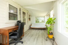 Quaint Cobbetts Pond Cottage with Pond Views - Image 4