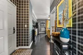 Charming 2-bedroom Apartment on 39th Street! - Image 2
