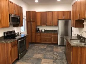 1,000 sqft Apartment on 3 Acres w/ Pool & Balcony - Image 5