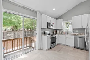 No carpet, pet free Cary home only 9mi RDU airport - Image 4