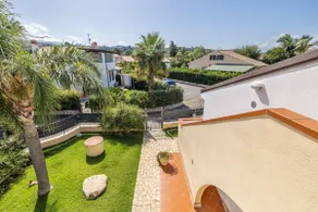 Villecefalu. The terrace between sea and greenery - Image 3