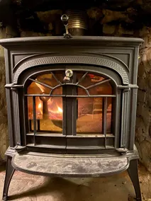 Cheerful bungalow with fireplace in town - Image 4
