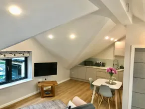 Holmfirth, self contained loft with breakfast - Image 3