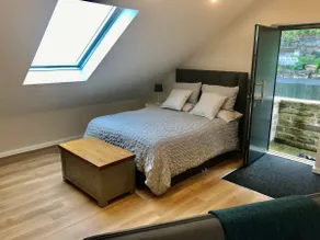 Holmfirth, self contained loft with breakfast - Image 5