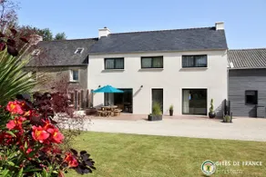 Ty an heol in Plouescat, spa, garden and terraces - Image 2