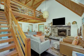 Rainbow's End Mountain Lake House - Image 2