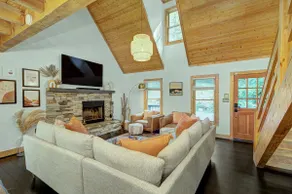 Rainbow's End Mountain Lake House - Image 3