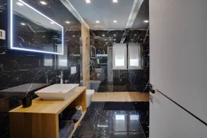 BLACK DIAMOND Apartment - Image 5