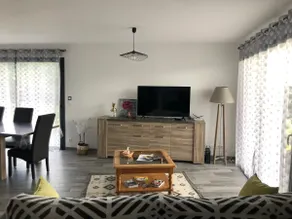 New 3-bedroom bungalow with private parking - Image 5