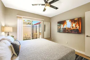 Chic 2 Bedroom Biltmore Condo Near Camelback - Image 2