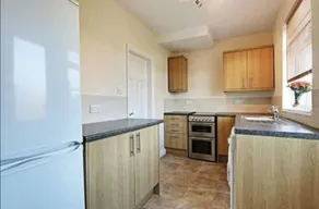 Two bedroom terrace house with parking - Image 5