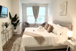 Get 50% Off this King Bed | Spacious Apt Near EWR! - Image 2