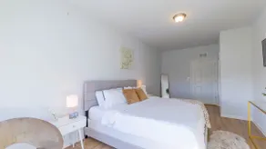 Get 50% Off this King Bed | Spacious Apt Near EWR! - Image 3