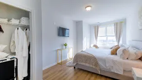 Get 50% Off this King Bed | Spacious Apt Near EWR! - Image 4