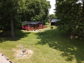 The Ole' Farmhouse w Guest Suite and Hot Tub - Image 4