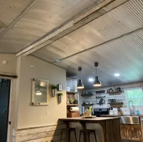 The Ole' Farmhouse w Guest Suite and Hot Tub - Image 3