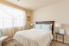 Mangnolia suite with free parking - Image 3