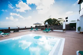 Casa Conil Private 25m Heated Pool with Hydraulic Mobility Lift - Image 3