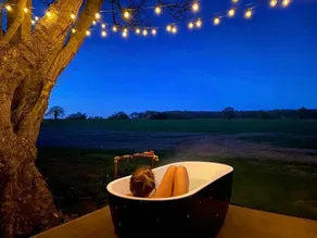Beautiful Cottage with Heated Outdoor Swimming Pool in Bredfield near to Woodbridge on the Suffolk Coast - Image 2