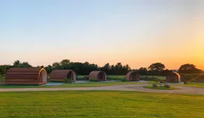 Luxury heated cabin with ensuite & stunning views - Image 2
