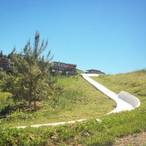 Beautiful 2 bedroom, center of resort, 2 steps from the slopes - Image 3