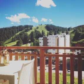 Beautiful 2 bedroom, center of resort, 2 steps from the slopes - Image 4