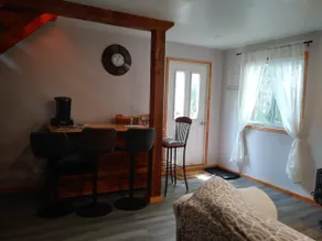 Rural Country Setting- Rustic and Charming Log Guest Suite - Image 2