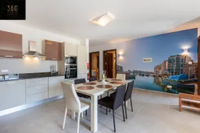 High-End central APT with comfy BEDS & Super WIFI by 360 Estates - Image 2