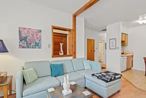 Cozy Centrally Located Historic Apartment - Image 3